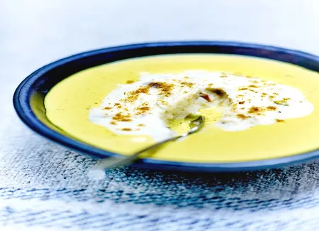 Mousse de grenouille, bouillon curry-coco