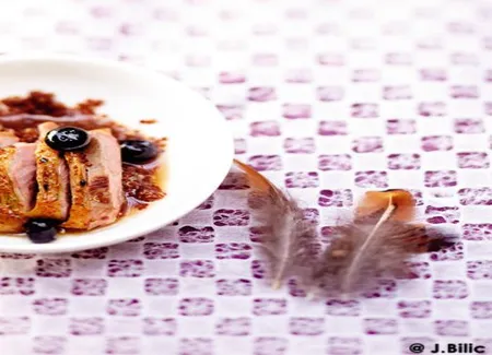 Magrets de canette aux myrtilles, poivre de sichuan, quinoa rouge