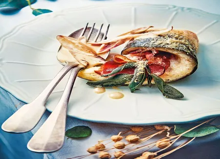 Maigre en paupiettes et jambon sec, sauce à la sauge