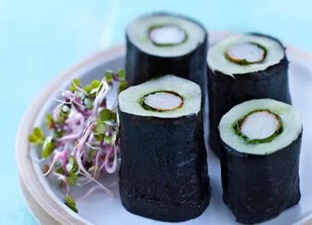 Maki de concombre de france et germes de radis