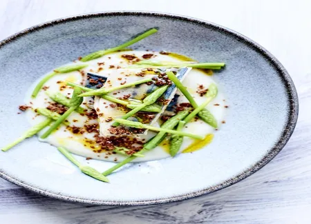 Maquereaux cacao », ail frais et asperges sauvages