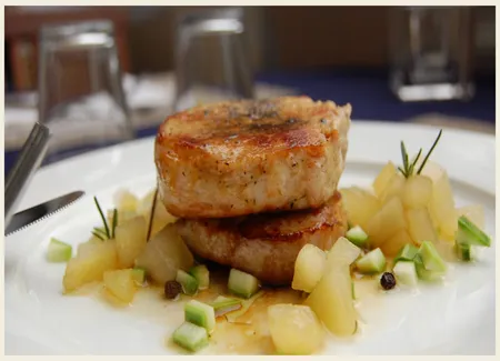 Médaillon de porc au cidre, pomme caramélisée