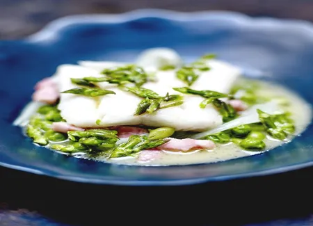 Merlan et griffes de sorcière » d'asperge verte, ragoût de petits pois