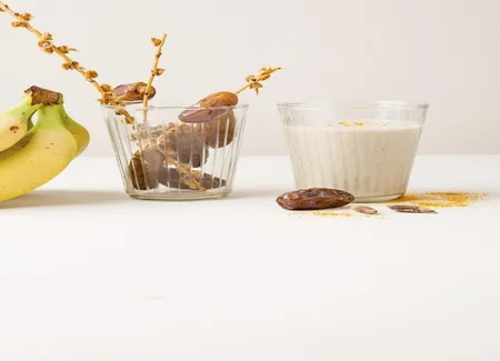 Milk-shake banane, dattes, curcuma