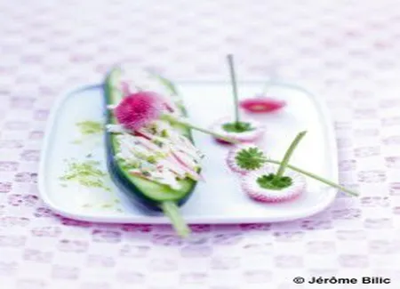 Mini-concombres rémoulade radis et pâquerettes pompon