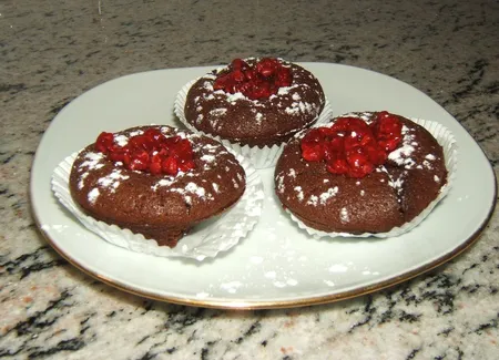 Mini-fondants au chocolat et framboises marinées