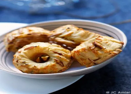 Mini-kouglofs au munster et au cumin