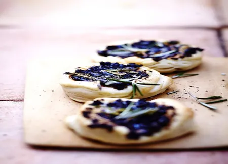 Mini-pizzas à la tapenade noire