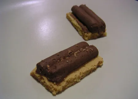 Mini sablés, crème de chocolat à la fève de tonka