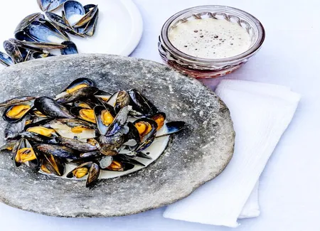Moules à la bière et coriandre