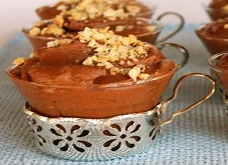 Mousse au chocolat noir aux éclats de fèves de cacao