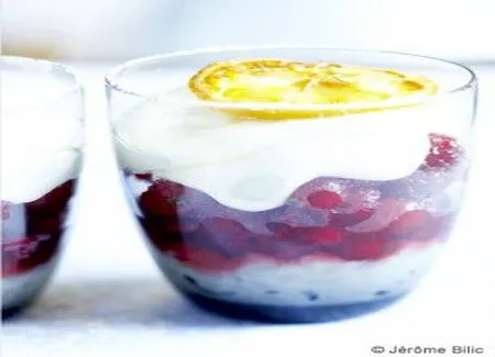 Mousse au citron, riz au lait et fruits rouges