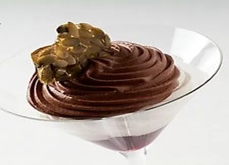 Mousse blanche et noire aux petits fruits