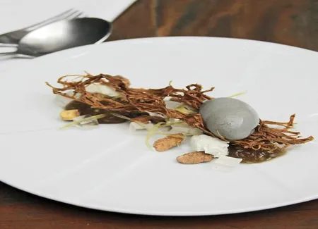 Mousse d'aubergine, chèvre et glace au sésame