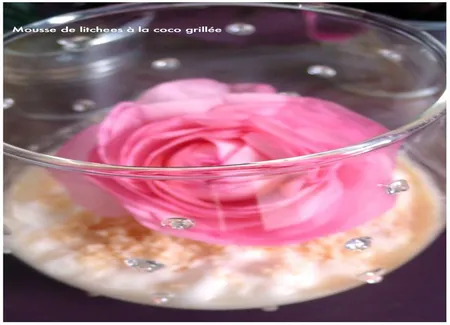 Mousse de litchees à la coco grillée