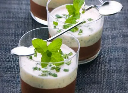 Mousse noire et blanche à la menthe