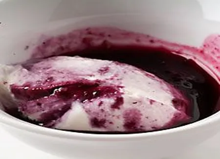 Mousse vanille bourbon et coulis de bleuets