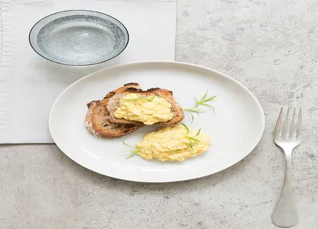 Oeufs brouillés, moutarde à la truffe