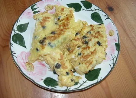 Omelette sucrée aux raisins et pain d'épice