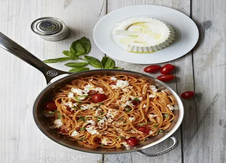 One pot pasta spaghettis, tomates et ricotta