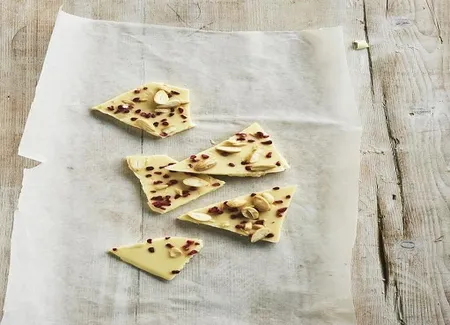 Palets de chocolat blanc, cranberries et abricot
