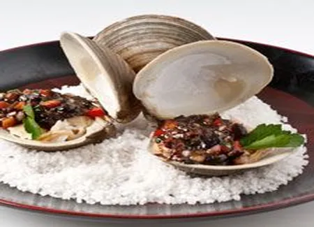 Palourdes, sauce haricots noirs