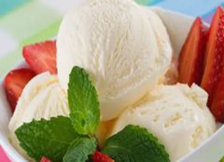 Paniers de fraises et glace