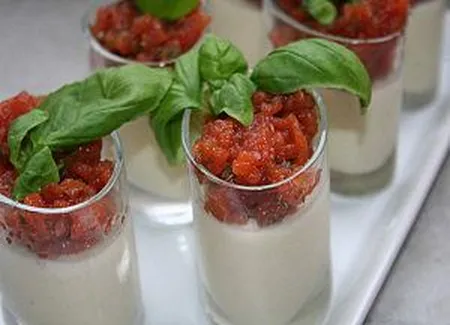 Panna cotta d'asperges, gelée de tomates basilic