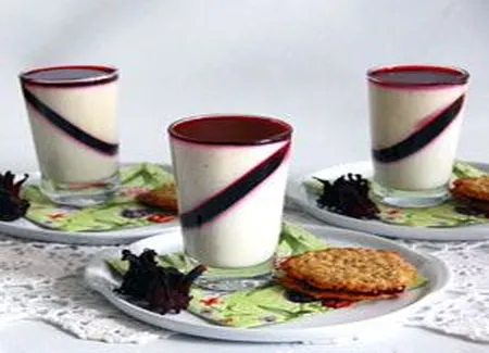 Panna cotta vanille à la gelée d'hibiscus