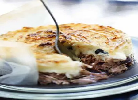Parmentier de confit de canard, pommes de terre, topinambours et truffe