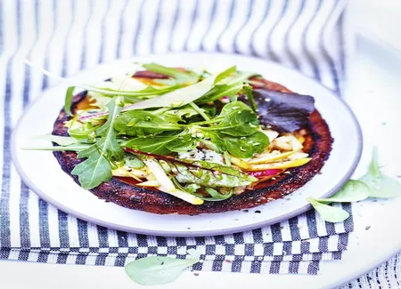 Pascade salade, pommes, noix et roquefort