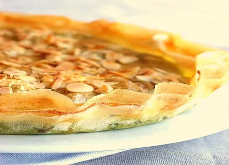 Pastilla à la viande hachée et aux amandes