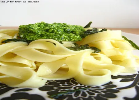 Pâtes au pesto de roquettes et pointes d'asperges