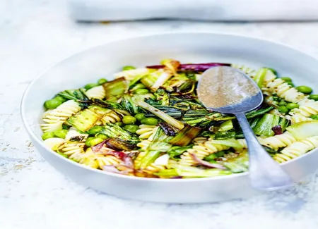 Pâtes aux légumes et au tahiné