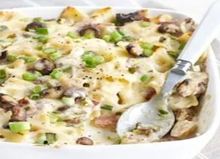 Pâtes crémeuses gratinées au jambon et champignons