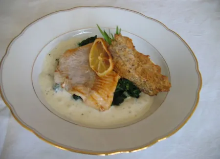 Pavé d'omble chevalier à l'écume de citron et sa fondue d'épinards