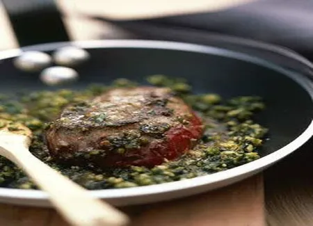 Pavé poêlé, pesto de coriandre aux pistaches