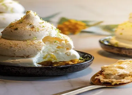 Pavlova aux fruits exotiques