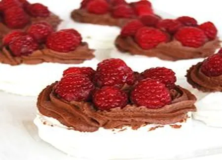 Pavlova, chantilly chocolat et framboises