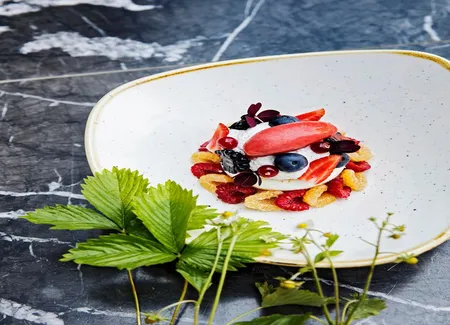 Pavlova vegan coco et fruits rouges