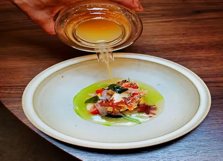 Pêle-mêle de coquillages, chou-fleur et algues