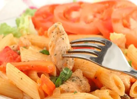 Penne au poulet à la primavera