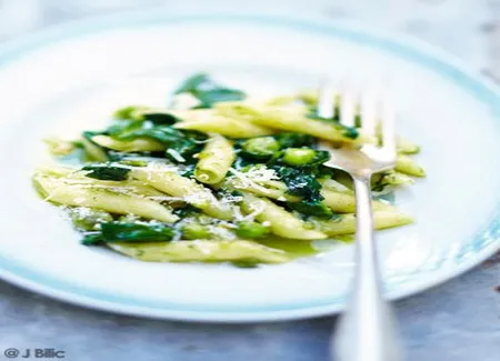Penne aux légumes, pesto au basilic