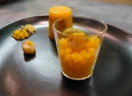 Perles de mangue et pétoncles au gingembre