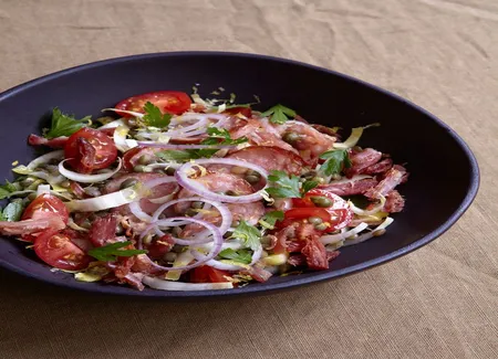 Petit salé croustillant en salade