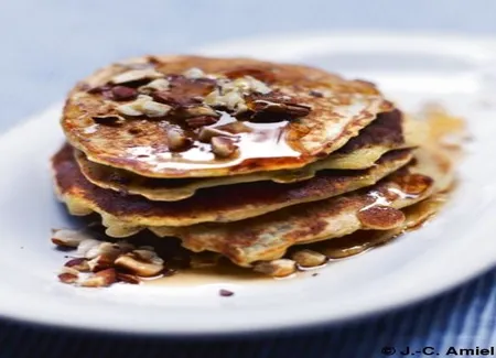 Petites crêpes à l'avoine, pomme râpée et cannelle