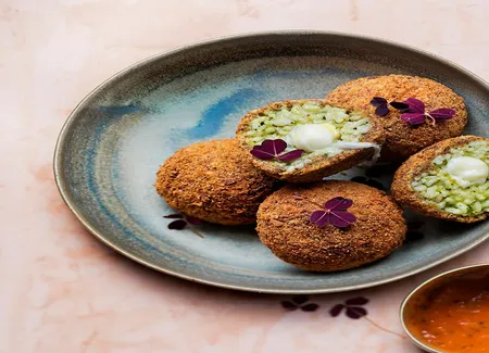Petits arancini de riz au pesto, coeur mozzarella et sauce tomate confite