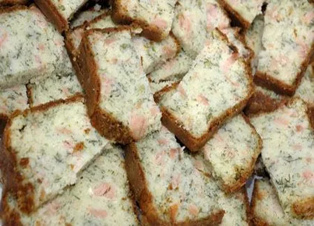 Petits cakes au saumon fumé, courgette et mimolette