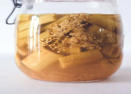 Pickles de rhubarbe, fleurs de sureau