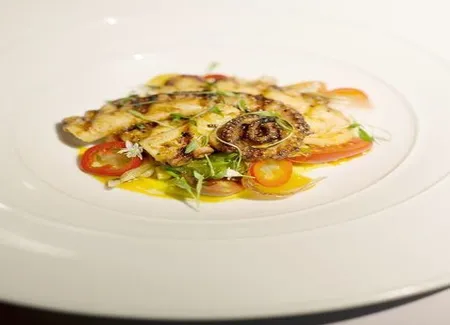 Pieuvre grillée, salsa de physalis